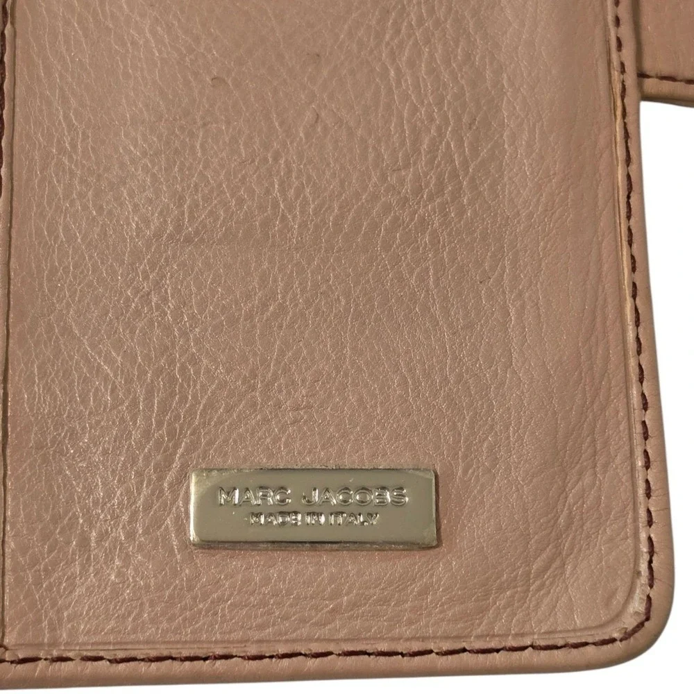 Marc Jacobs Blush Burgundy lining Leather Bifold Wallet Push Lock Made in Italy